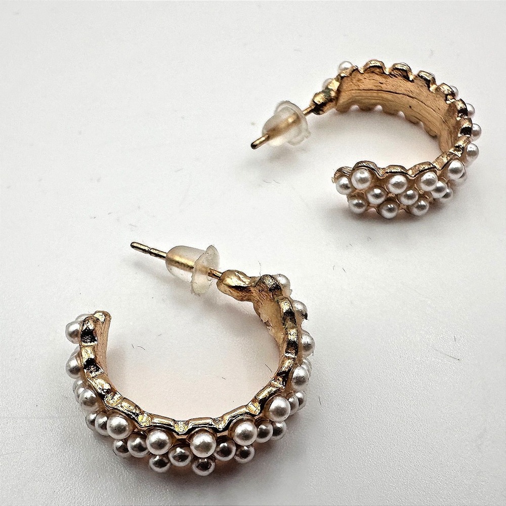 Vintage Y2K Gold Tone White Faux Pearl C-Shape Hoop Earrings Classic‎ Jewelry